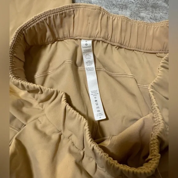 Lululemon On the Fly Jogger - Picture 7 of 10